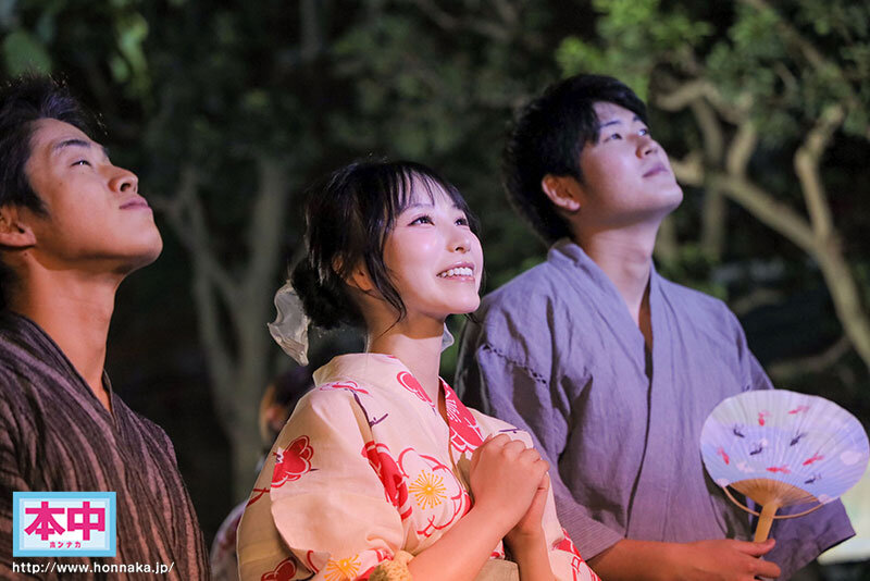 香水じゅん(香水纯)作品HMN-637发布！花火大会突遇暴雨，童年好友露出美乳让人忍不住推倒