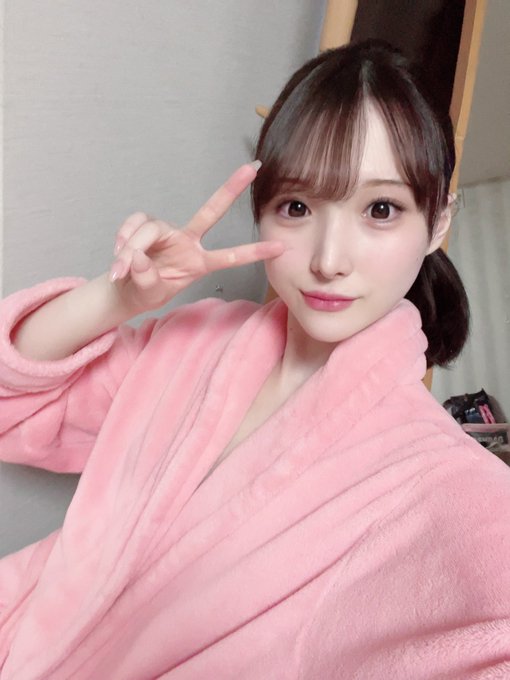 白石桃(白石もも)出道作品番号及封面,白石桃个人简介