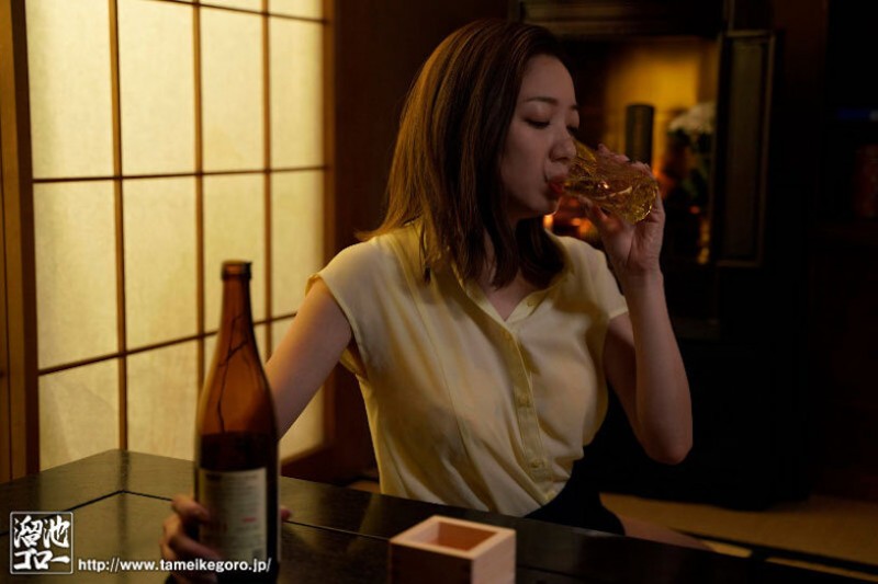 東凛(东凛)作品MEYD-821发布!丈夫过世公公来侵犯!E奶少妇酒后理智丧失…疯狂上位摇晃!