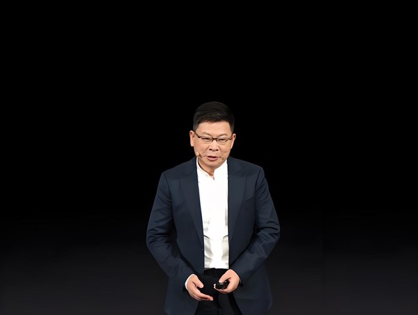 余承东科普星闪手机车钥匙：定位精度是蓝牙的5倍以上