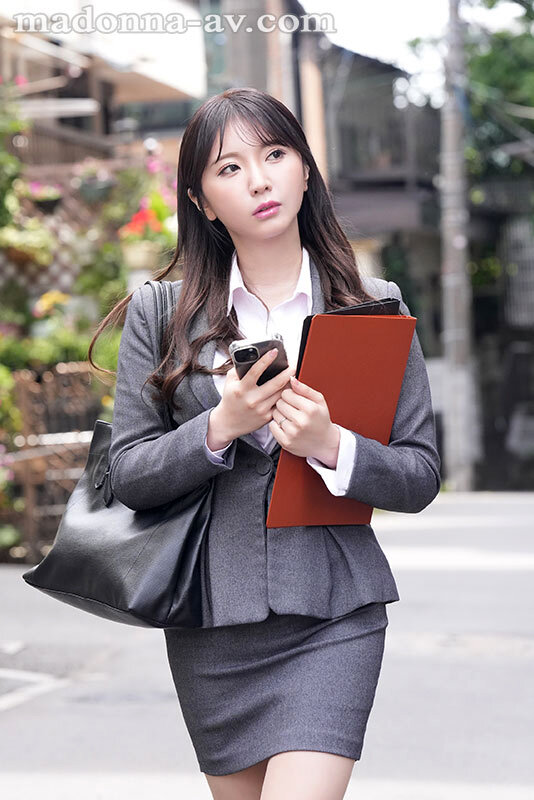 新妻ゆうか(新妻优香)作品JUR-530发布！为帮老公还债！靓女业务员向大公司社长献上“巨乳美体”！