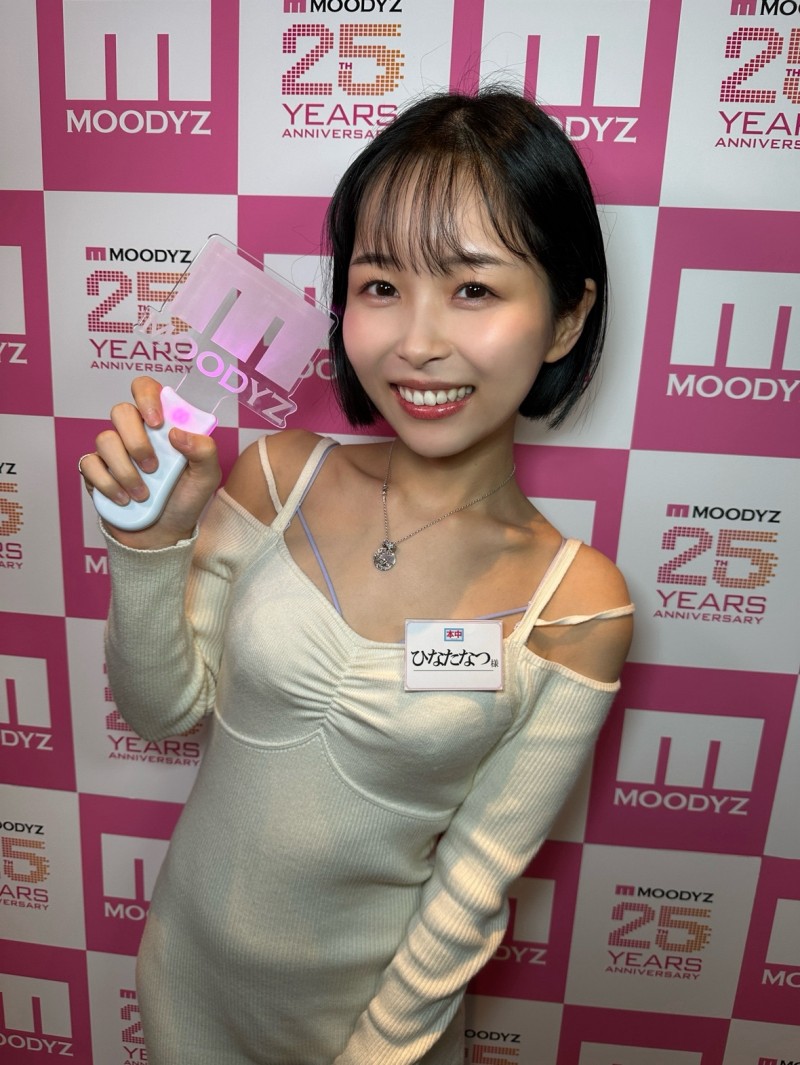 日向夏(CAWD-934)和男优的贞操一起毕业!可爱社的二当家离开惹!