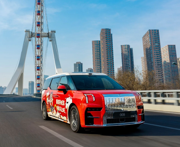 旺旺副总裁蔡旺家成为极氪009车主 还有定制涂装 旺旺副总裁蔡旺家成为极氪009车主 还有定制涂装