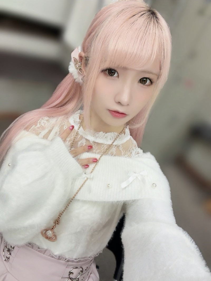 出道4年面临抉择⋯金发美少女的她和经纪人面谈后的结果是？