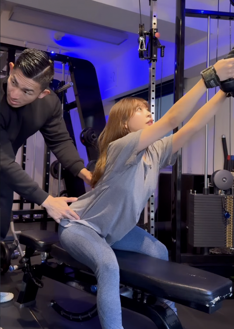 小那海あや(小那海绫):我要成为最强美尻!