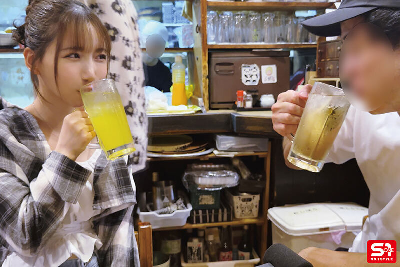 三田真铃(SNOS-174) 狂搭讪素人男子的「深沟美乳妹」,在最棒时机出手…果然全中!