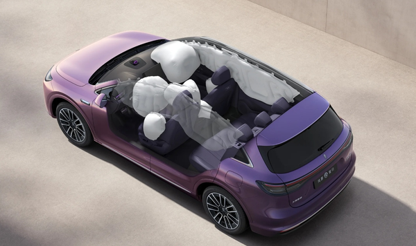 尚界H5亮相鸿蒙智行AWE展台,超五星安全重塑家用SUV价值标杆