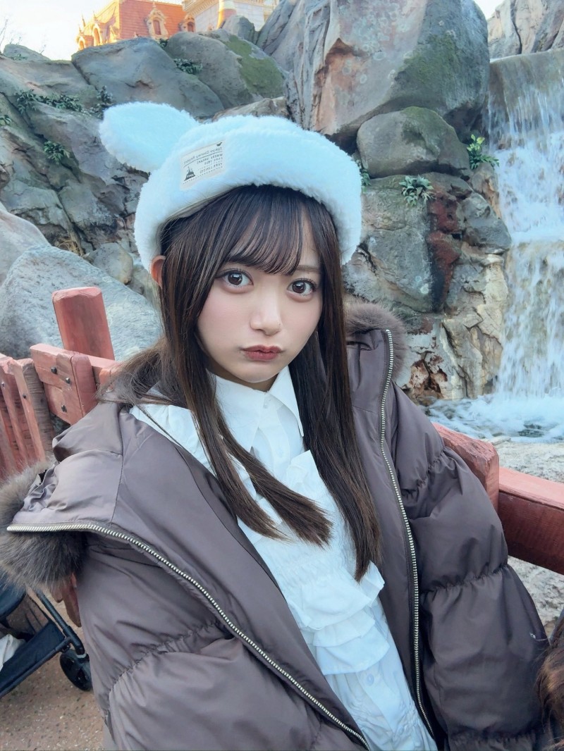 在迪士尼被认出来!发片机器的她不开心!