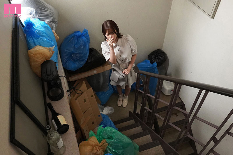 (MNGS-077) 老家变成垃圾屋！「正妹继女」惨遭恶臭继父监禁，疯狂中出强制受孕！